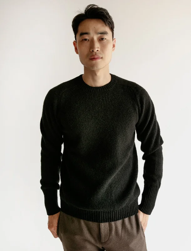 Slim fit men's knit tops for a modern lookClassic Shetland Sweater with Maxi Cuffs Black Slim fit men's knit tops for a modern lookClassic Shetland Sweater with Maxi Cuffs Black