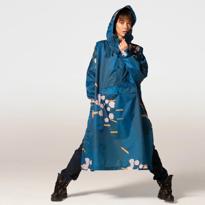 Slim Fit Men's Navy Blue Wool Blazer for a Classic and Professional LookPoncho - Japanese Blossom