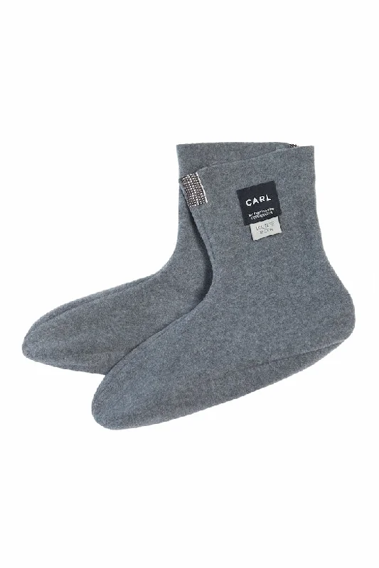 Men fleece beanies with a pom - pom for a trendy lookFLEECE SOCKS MEN - 2025C - GREY Men fleece beanies with a pom - pom for a trendy lookFLEECE SOCKS MEN - 2025C - GREY