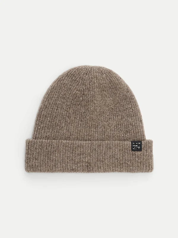 Green men's snow jacket for an earthy feelThe Yak Wool Beanie in Brown Heather