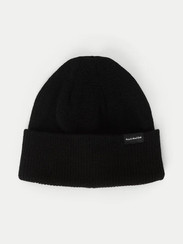 Men's snow jacket with a windproof shellThe Merino Wool Beanie in Black