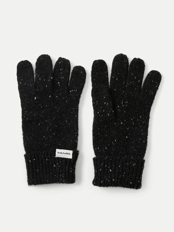 Men's snow jacket with a soft fleece liningThe Donegal Wool Gloves in Black