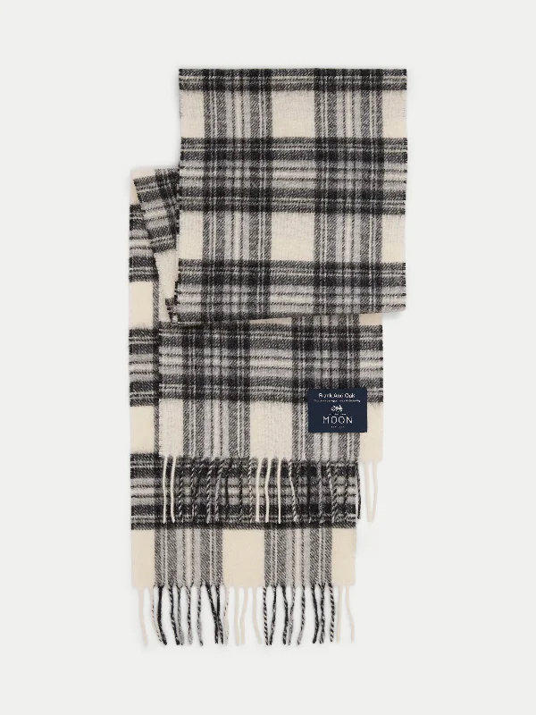Men's snow jacket for snowshoeingThe Moon Heritage Scarf in Grey