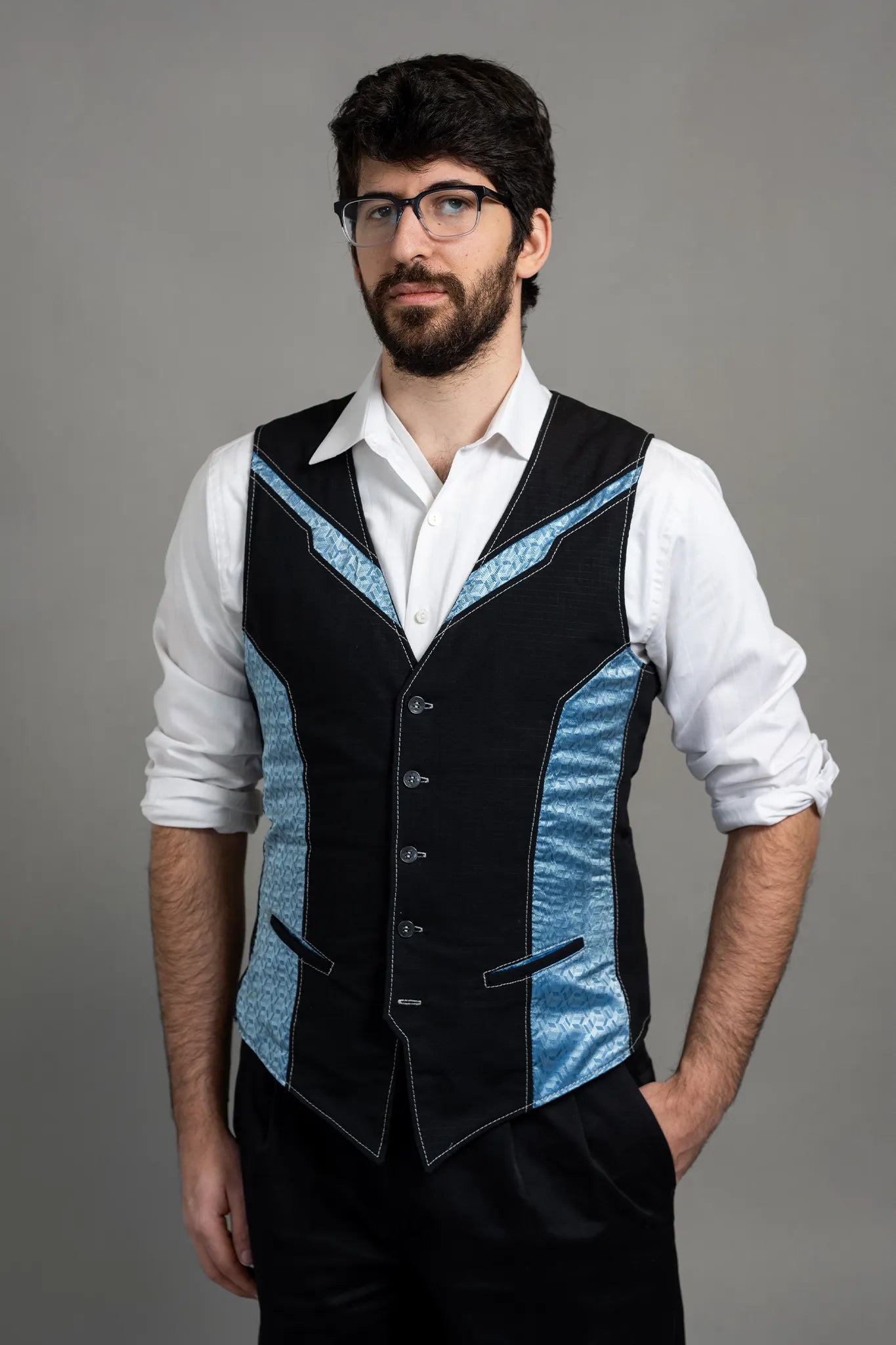 Zip - front men vest with multiple inner pockets for storageAugment V4 - Geodesic Sky [Mens]