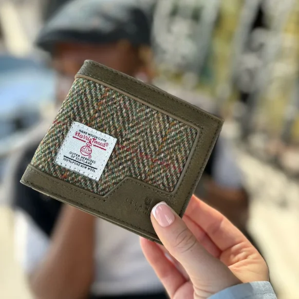Quilted men waistcoats filled with down for winter warmthIslander® Mens Wallet with Harris Tweed® Quilted men waistcoats filled with down for winter warmthIslander® Mens Wallet with Harris Tweed®