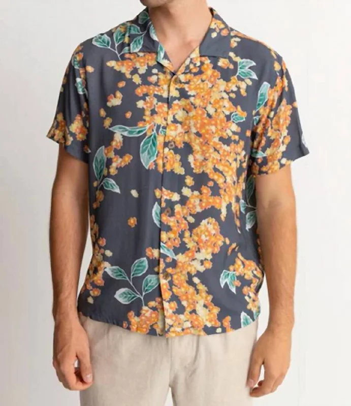 Men's thermal t - shirts with a high - neck design for cold weatherIsle Floral Cuban Short Sleeves Shirt In Dark Navy