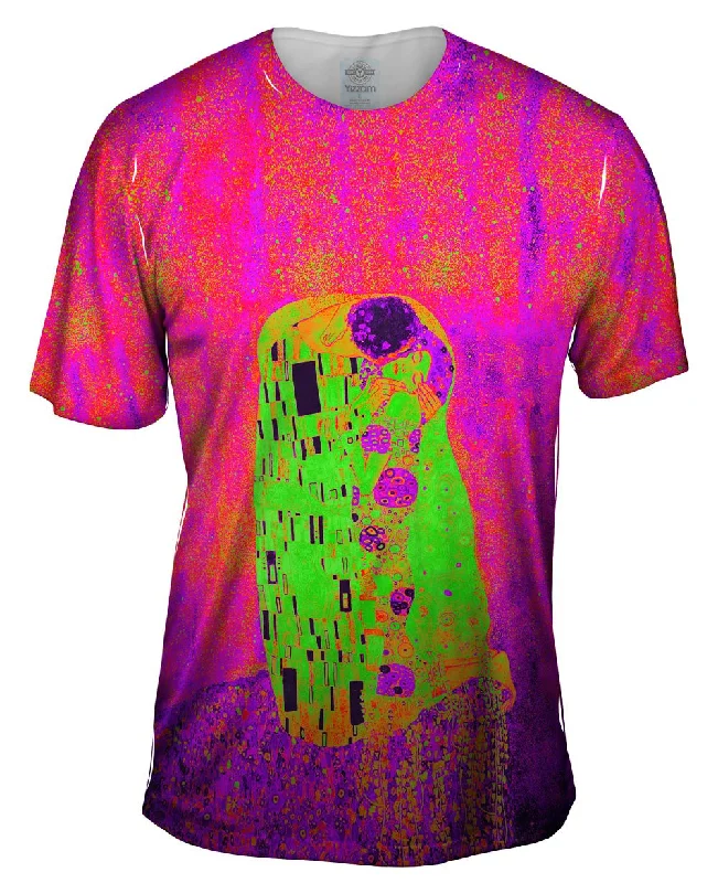 Men's antimicrobial t - shirts for odor - free freshness during travelPop Art Klimt - "The Kiss Hotpink" (1907)