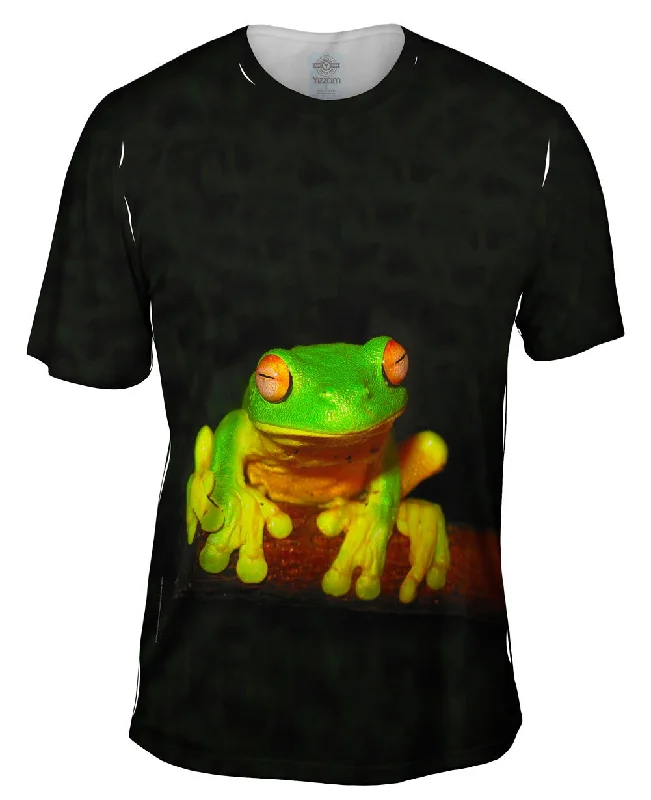 Men's antimicrobial t - shirts for odor - free freshness during travelRed Eyed Tree Frog Good Grip
