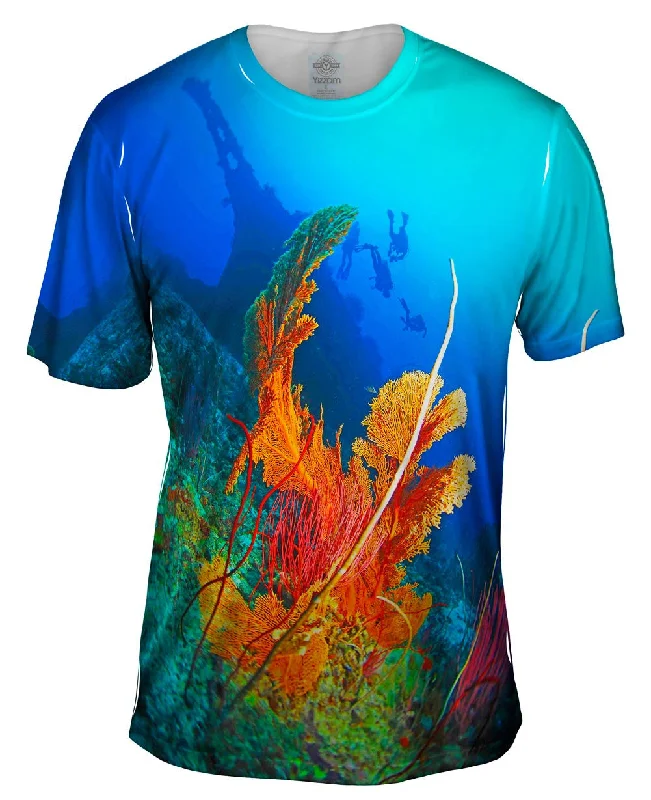 Men's thermal t - shirts with a high - neck design for cold weatherReef Forests Diving Underwater