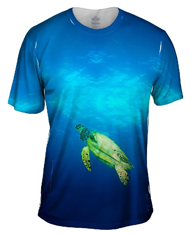 Men's mock - neck t - shirts with a modern and sleek styleSimilan Turtle Rising Underwater